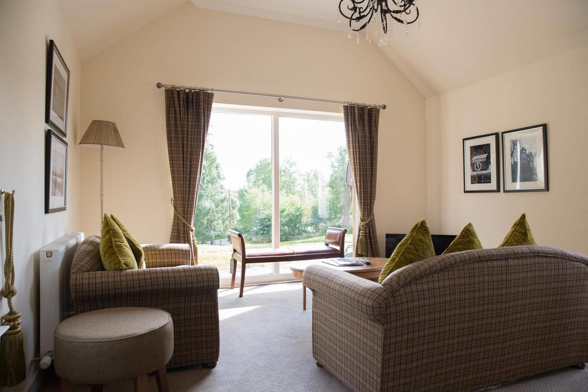 Muckrach Country House Hotel Dulnain Bridge エクステリア 写真